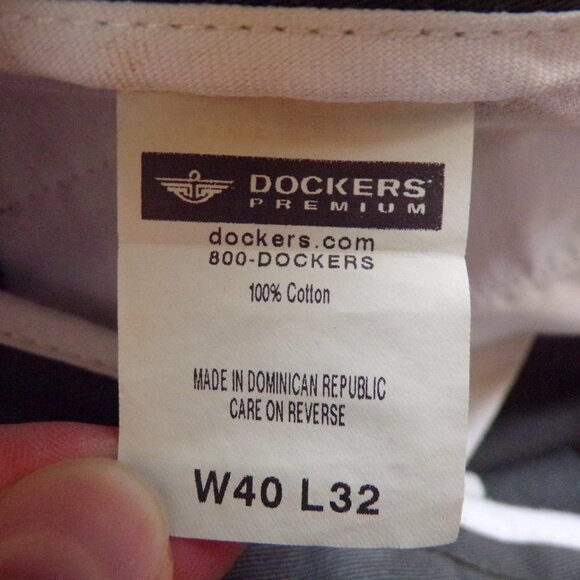 Dockers Premium Men's Olive Green Pleated Cuffed Khakis - size 40x32 - Picture 8 of 10